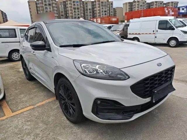 Ford Escape — Фото автомобиля 3