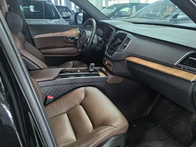 Volvo XC90 — Фото автомобиля 5