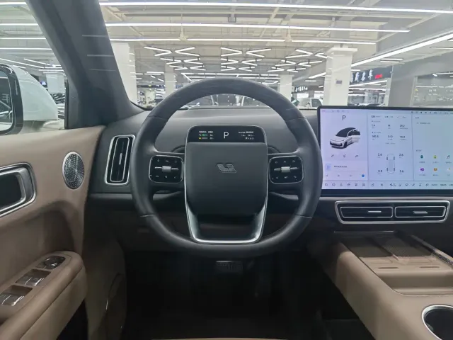 Li Auto L9 — Фото автомобиля 13
