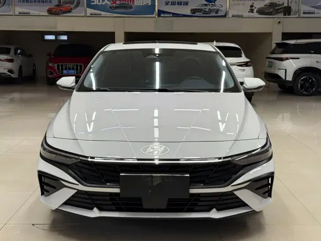 Hyundai Elantra — Фото автомобиля 2
