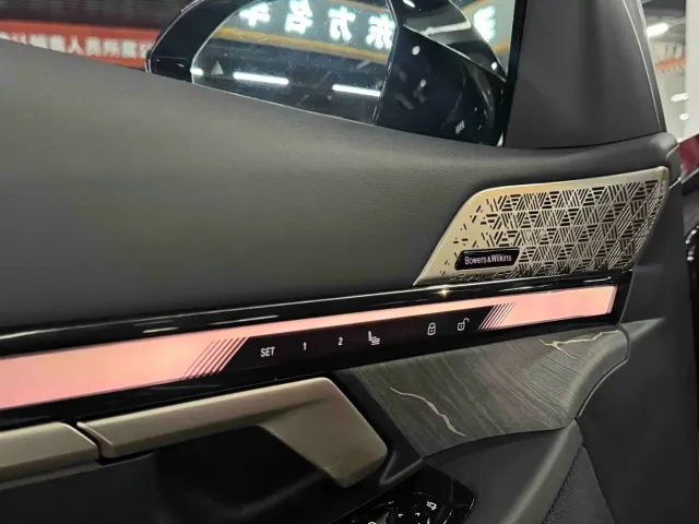 BMW 5 Series — Фото автомобиля 12