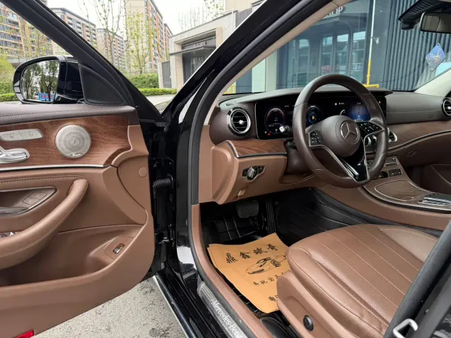 Mercedes-Benz E-Class — Фото автомобиля 4