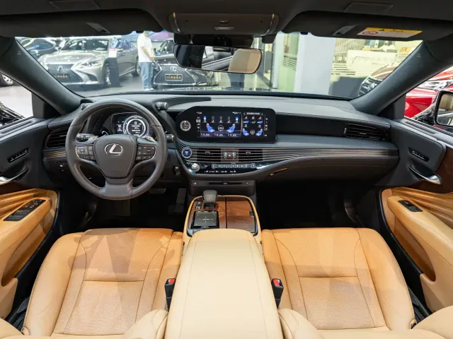 Lexus LS — Фото автомобиля 13