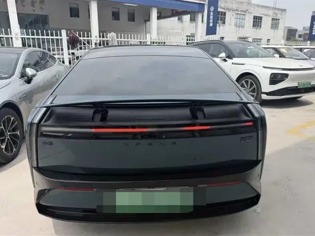 Xpeng P7 — Фото автомобиля 2