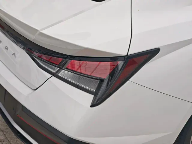 Hyundai Elantra — Фото автомобиля 16