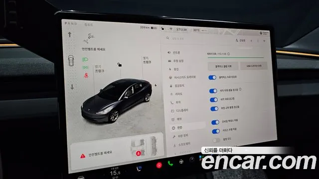 Tesla Model 3 — Фото автомобиля 16