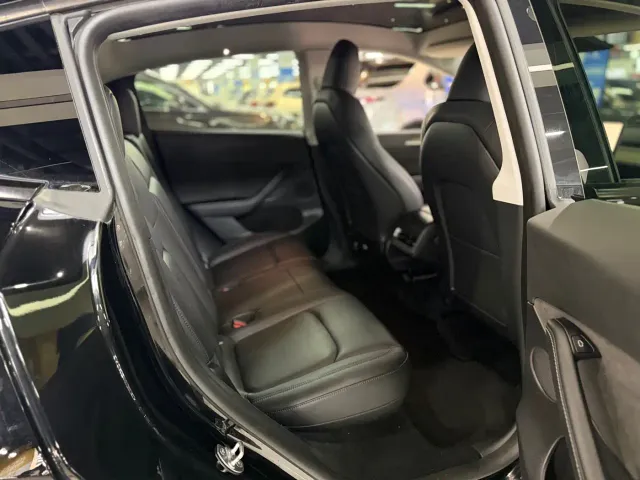 Tesla Model Y — Фото автомобиля 9