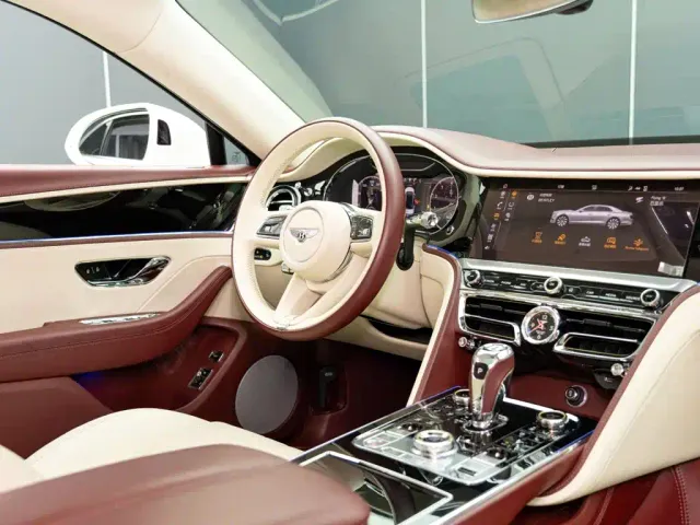 Bentley Flying Spur — Фото автомобиля 17