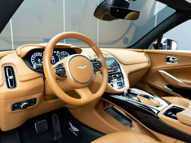 Aston Martin DBX — Фото автомобиля 9