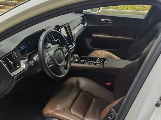 Volvo S60 Plug-in Hybrid — Фото автомобиля 16