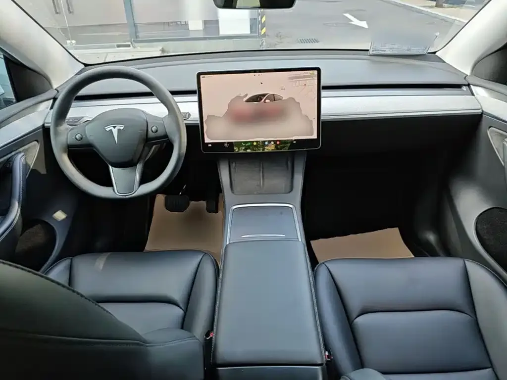 Tesla Model Y 2024 Rear-Wheel Drive Version — Фото автомобиля 9
