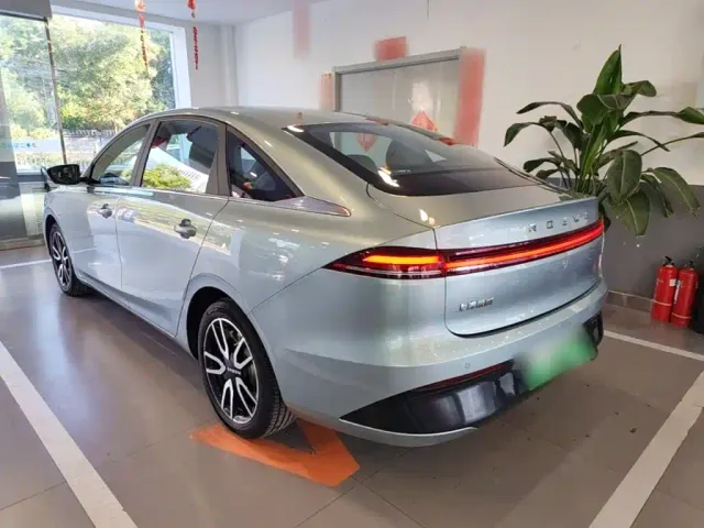 Roewe D6 — Фото автомобиля 4