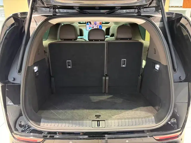 Li Auto MEGA — Фото автомобиля 6