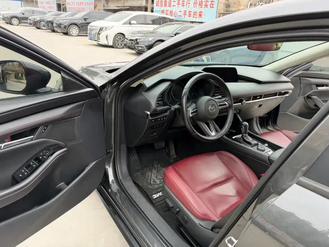 Mazda Axela — Фото автомобиля 7