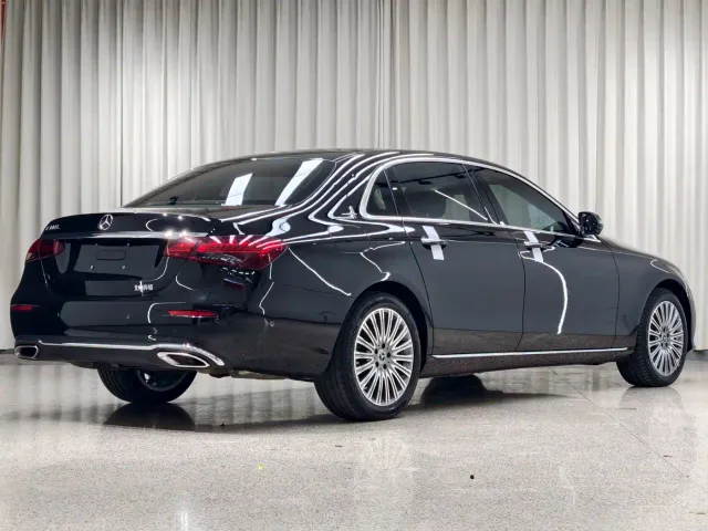 Mercedes-Benz E-Class — Фото автомобиля 6