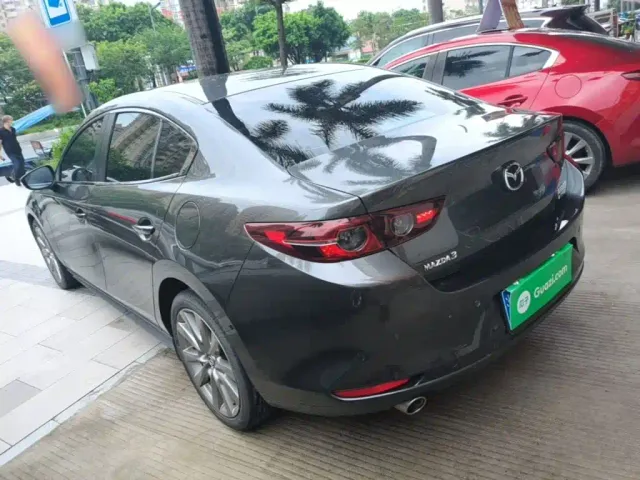 Mazda Axela — Фото автомобиля 4