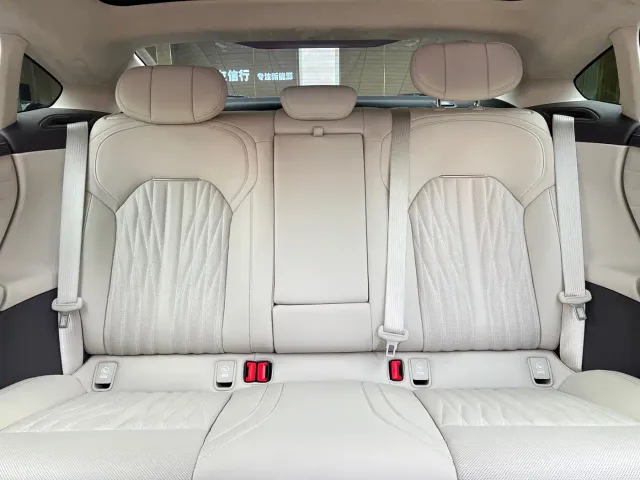 Xiaomi Auto Xiaomi SU7 2026 All-Wheel Drive Edition — Фото автомобиля 25