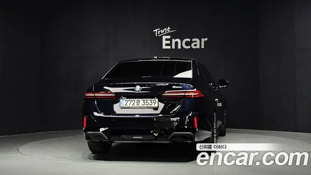 BMW 5 Series — Фото автомобиля 4