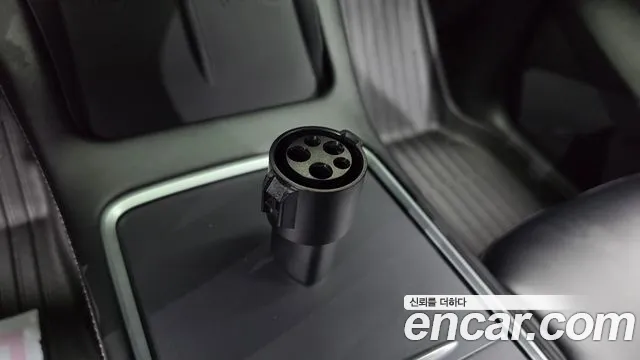 Tesla Model Y — Фото автомобиля 30