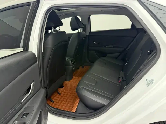 Hyundai Elantra — Фото автомобиля 17