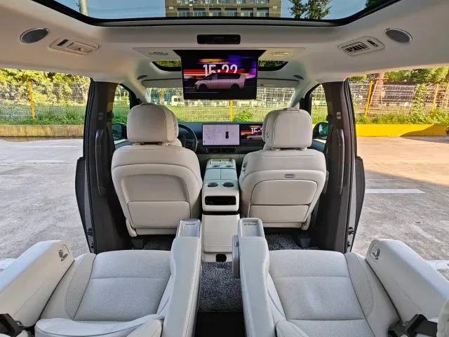 Li Auto MEGA — Фото автомобиля 12