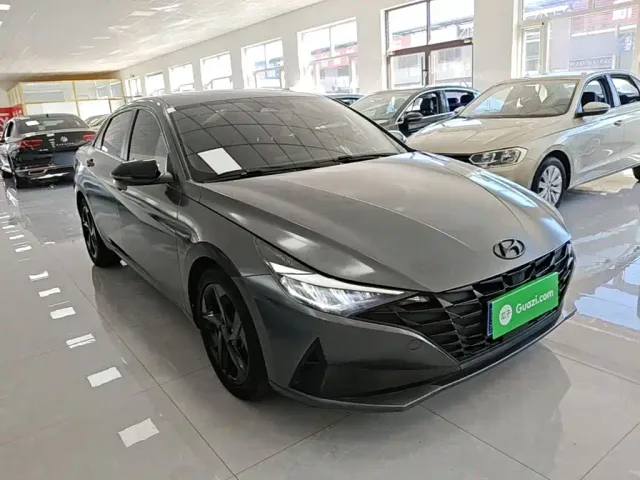 Hyundai Elantra — Фото автомобиля 3