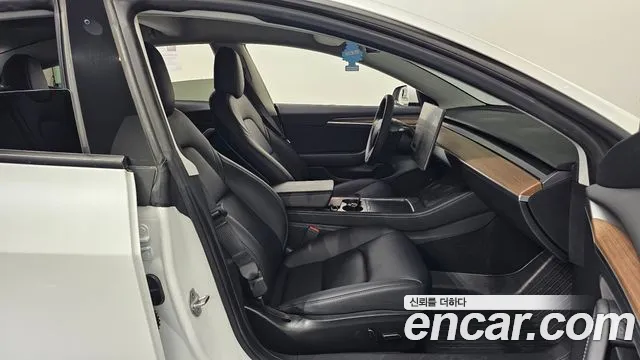 Tesla Model 3 — Фото автомобиля 10