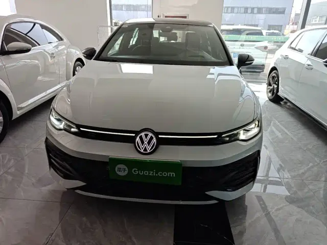 Volkswagen Golf — Фото автомобиля 2