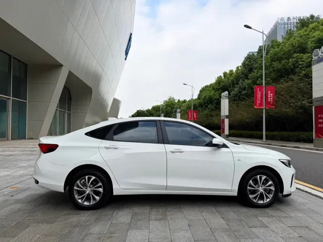 Buick Verano — Фото автомобиля 4