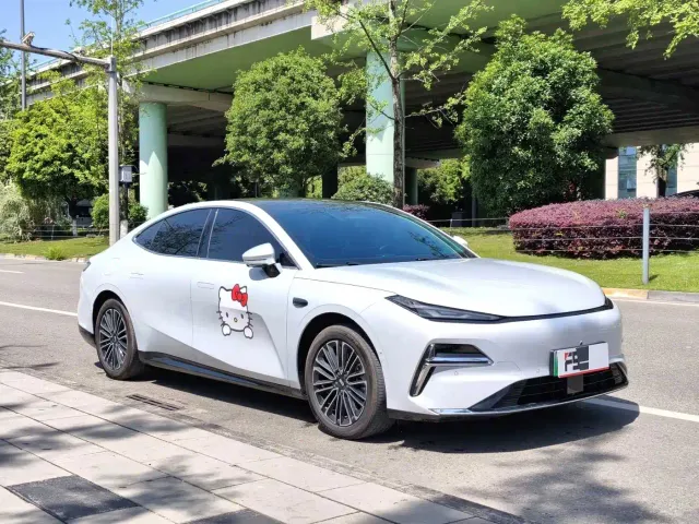 Geely Galaxy Xingyao 8 — Фото автомобиля 3