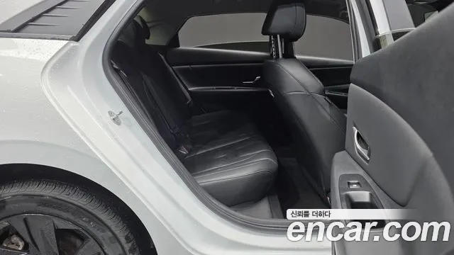 Hyundai AVANTE Avante (CN7) — Фото автомобиля 12