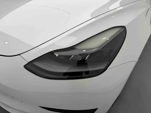 Tesla Model 3 — Фото автомобиля 12