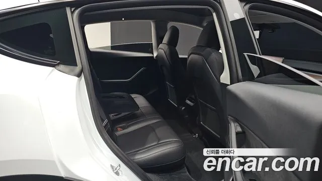 Tesla Model Y — Фото автомобиля 26