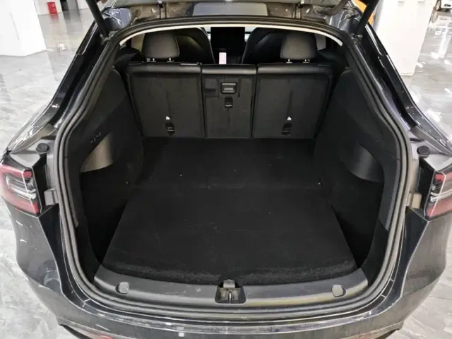 Tesla Model Y 2024 Rear-Wheel Drive Version — Фото автомобиля 18
