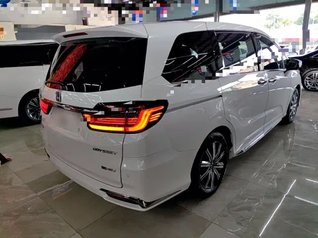 Honda Odyssey — Фото автомобиля 6