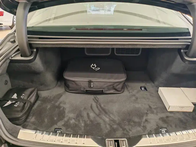 Bentley Flying Spur — Фото автомобиля 10