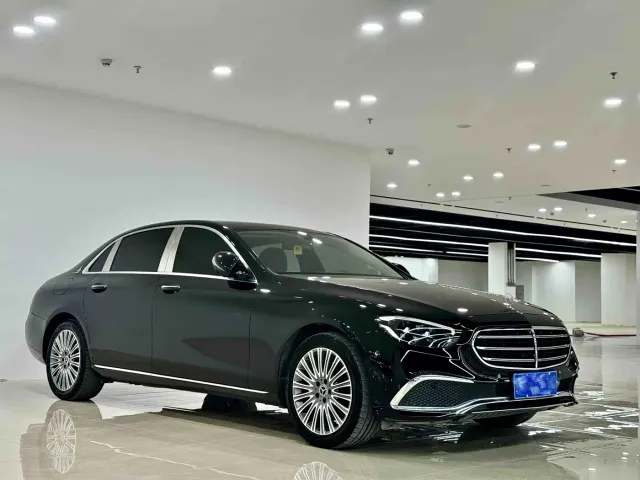 Mercedes-Benz E-Class — Фото автомобиля 3