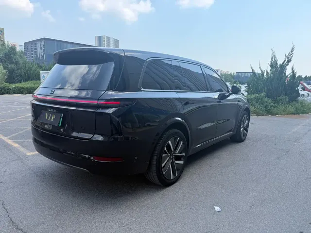 Li Auto L9 — Фото автомобиля 9