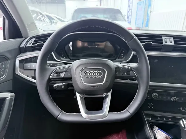 Audi Q3 — Фото автомобиля 12