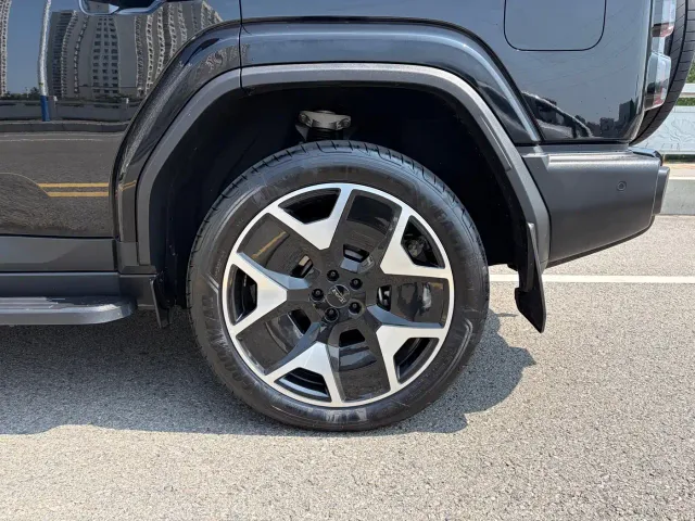 iCAR iCAR V27 2026 200KM AWD Falcon 500 — Фото автомобиля 9