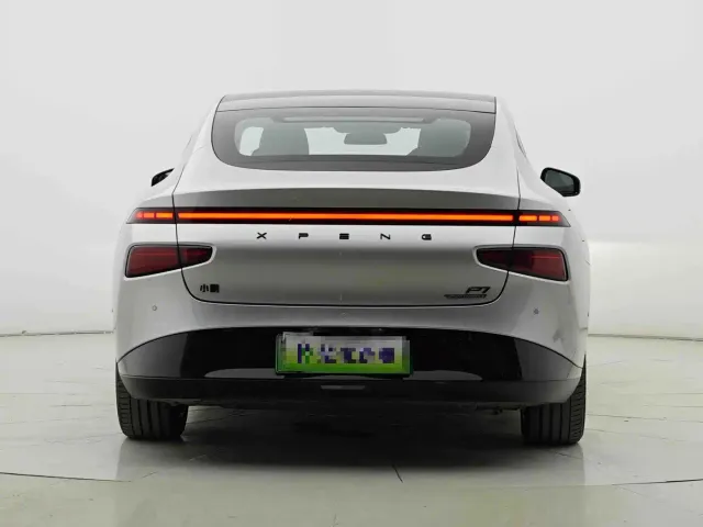 Xpeng P7 — Фото автомобиля 10