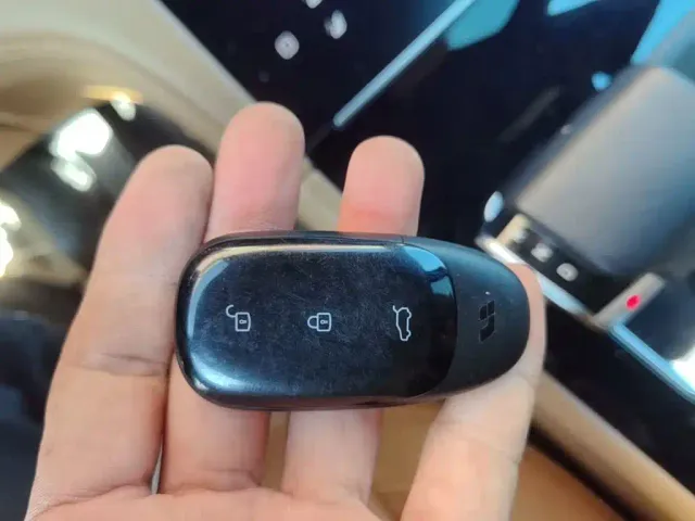 Li Auto ONE — Фото автомобиля 8