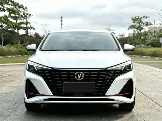 Changan Eado — Фото автомобиля 2