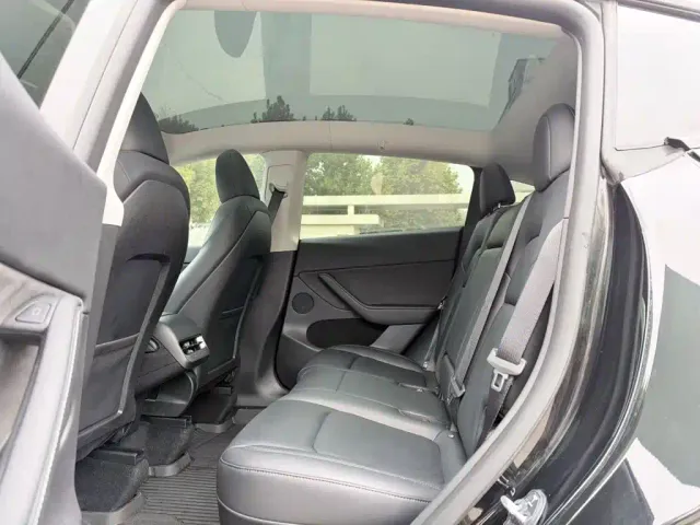 Tesla Model Y — Фото автомобиля 15
