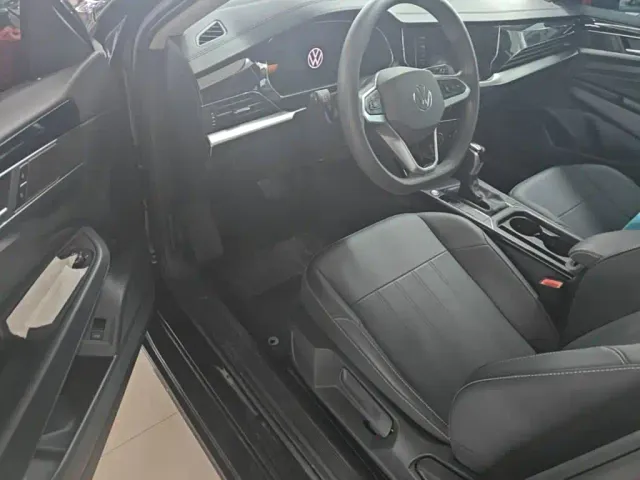 Volkswagen Passat — Фото автомобиля 14