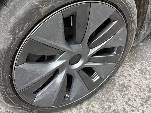 Tesla Model Y — Фото автомобиля 11