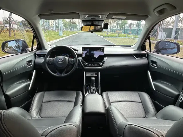 Toyota Corolla Cross — Фото автомобиля 5