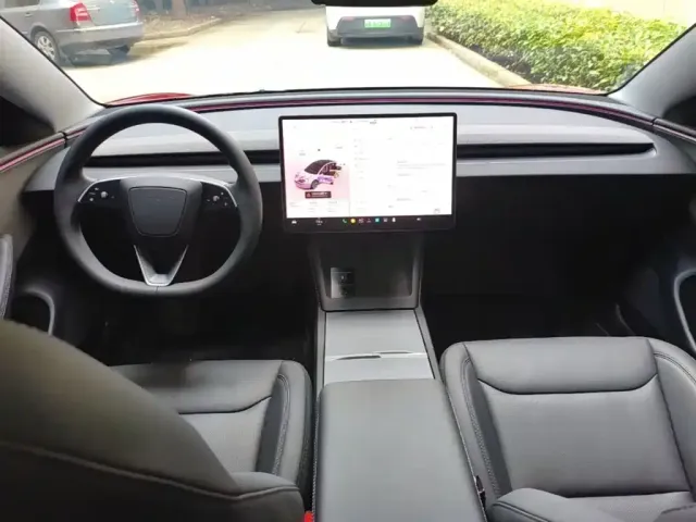 Tesla Model 3 — Фото автомобиля 9