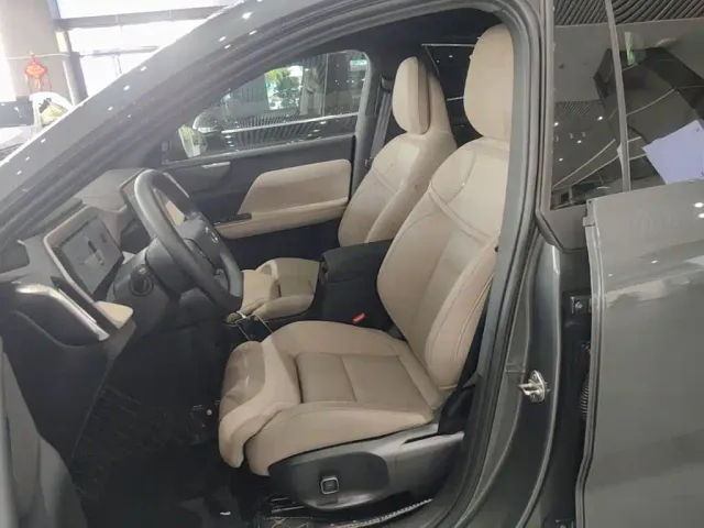 Volvo Volvo XC70 Plug-in Hybrid 2025 High-end Version — Фото автомобиля 14
