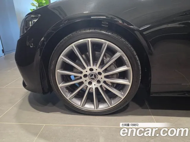 Mercedes-Benz E-Class — Фото автомобиля 5